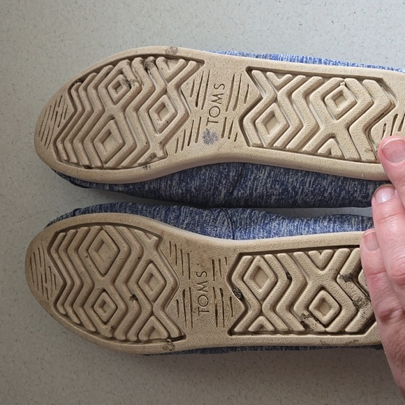 Tom's Slip Ons - Picture 3 of 4